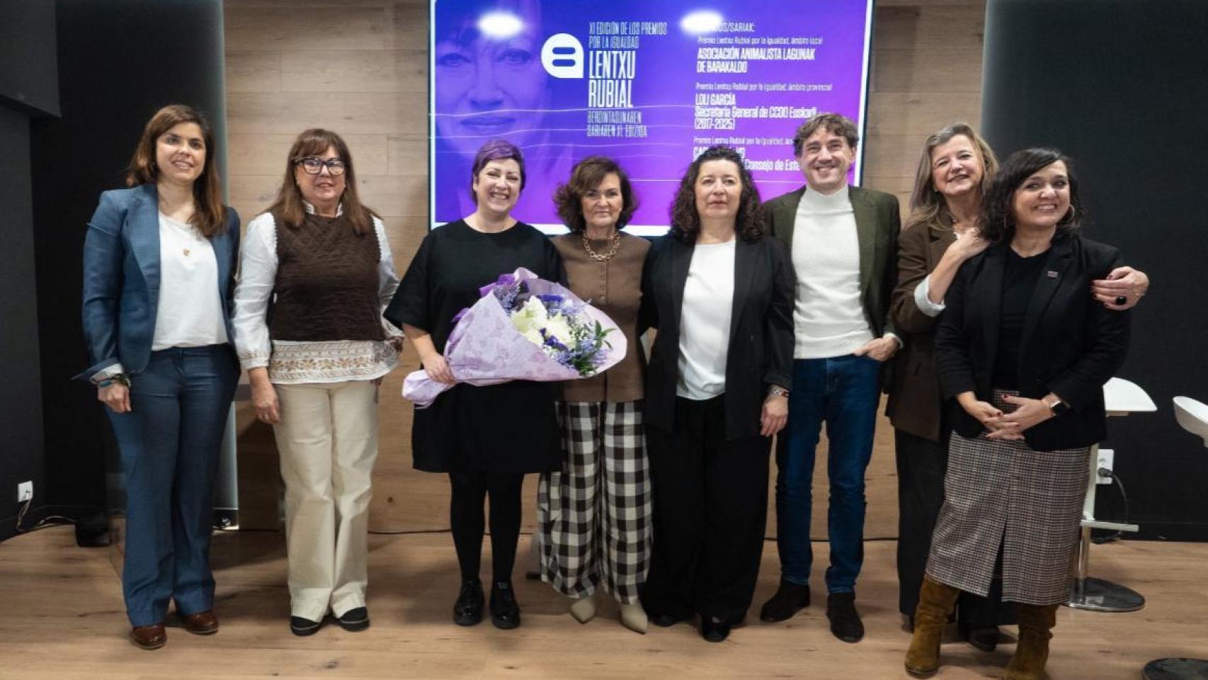 Andueza junto a algunas de las galardonadas en los premios Lentxu Rubial / X