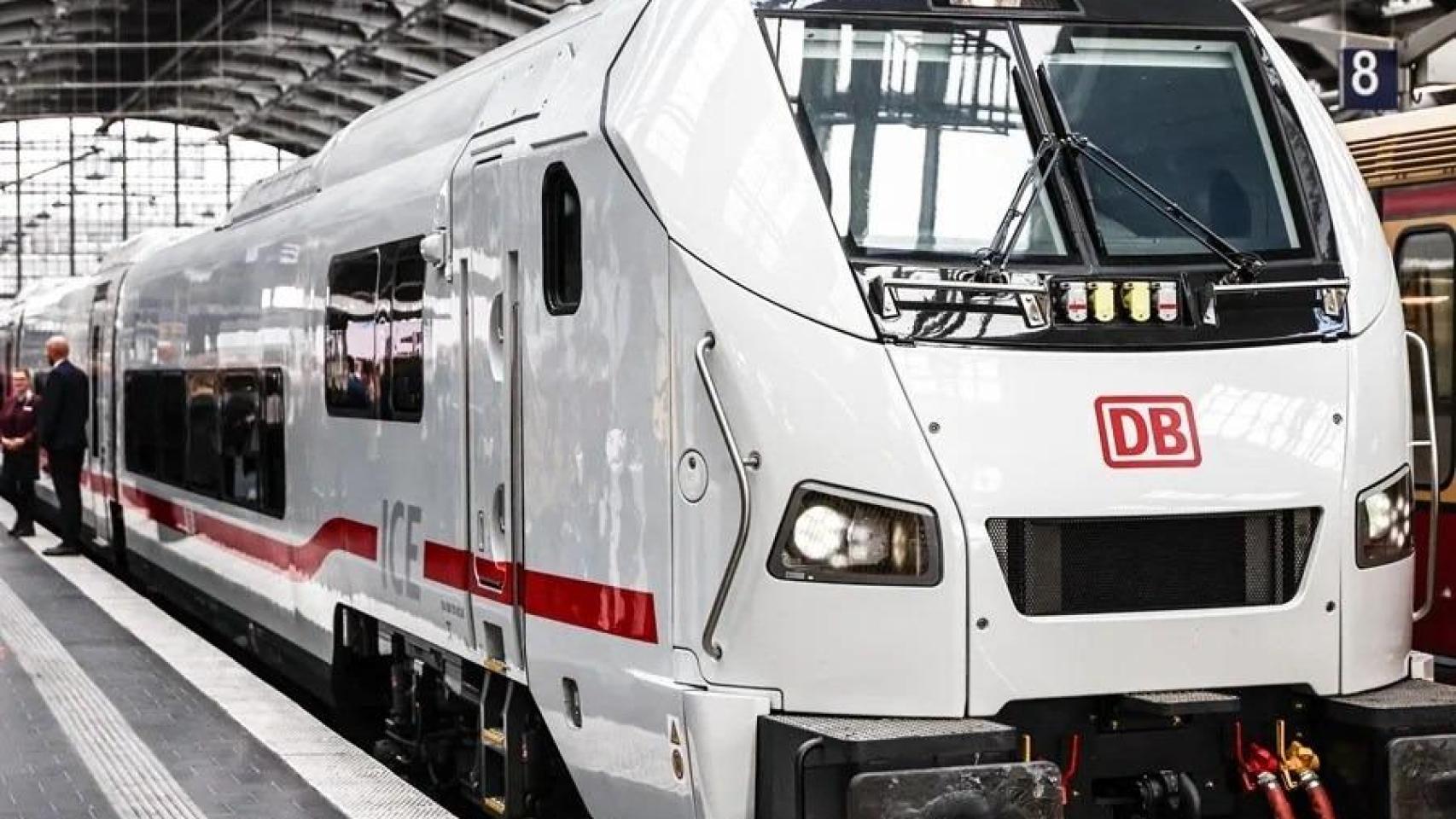 Vista del tren Talgo durante la presentación de Deutsche Bahn en la estación Ostbahnhof de Berlín