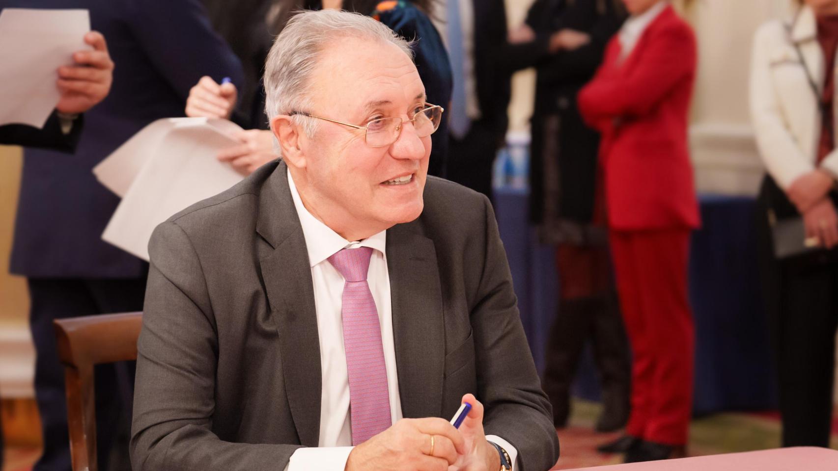 Jose Antonio Jainaga en la firma de Talgo