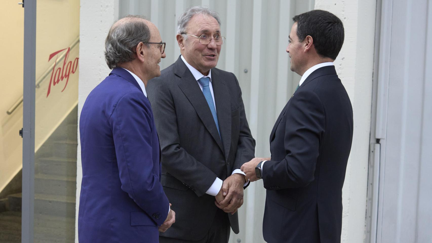 El que fuera presidente de Talgo, Carlos Palacio Oriol, junto al presidente de Sidenor, José Antonio Jainaga, y el lehendakari, Imanol Pradales
