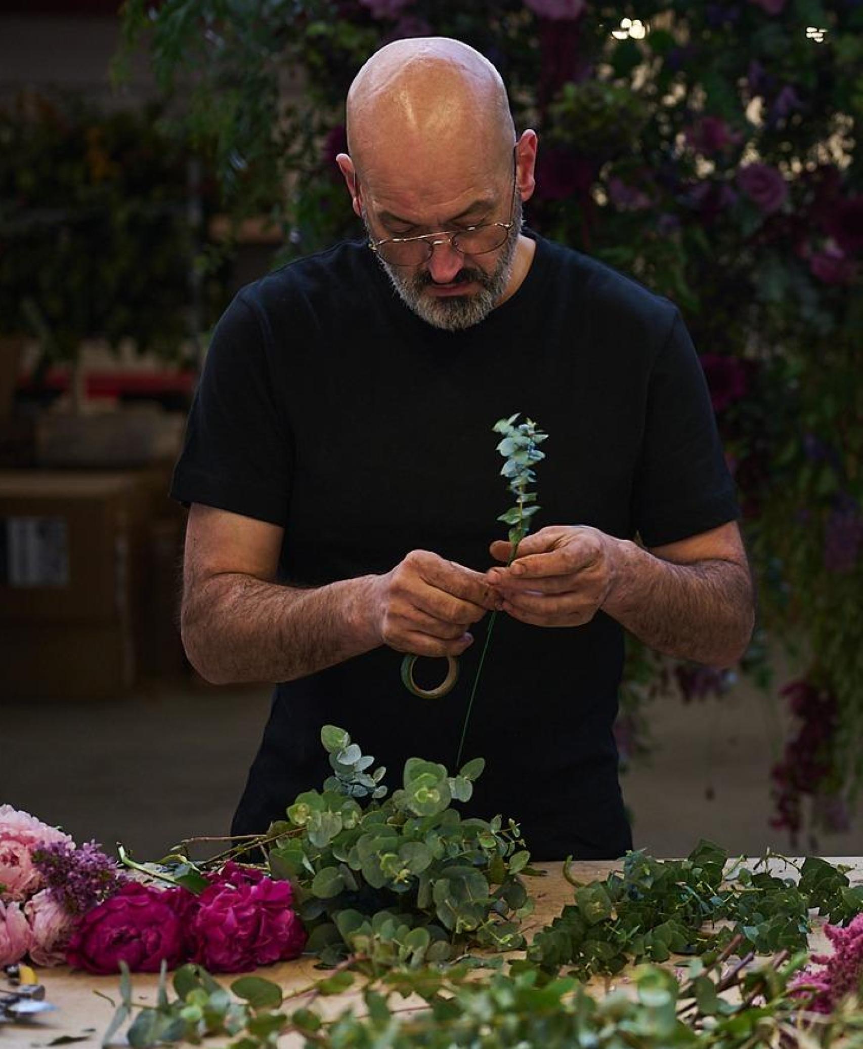 José Ángel Colmenero, reconocido artista floral en Euskadi