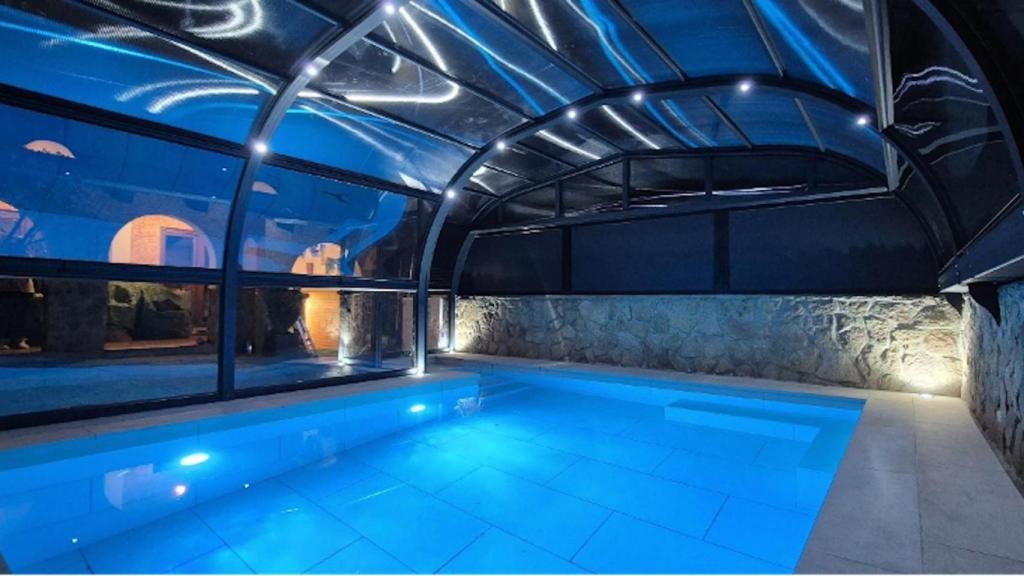 Invierno y piscina cubierta en casa