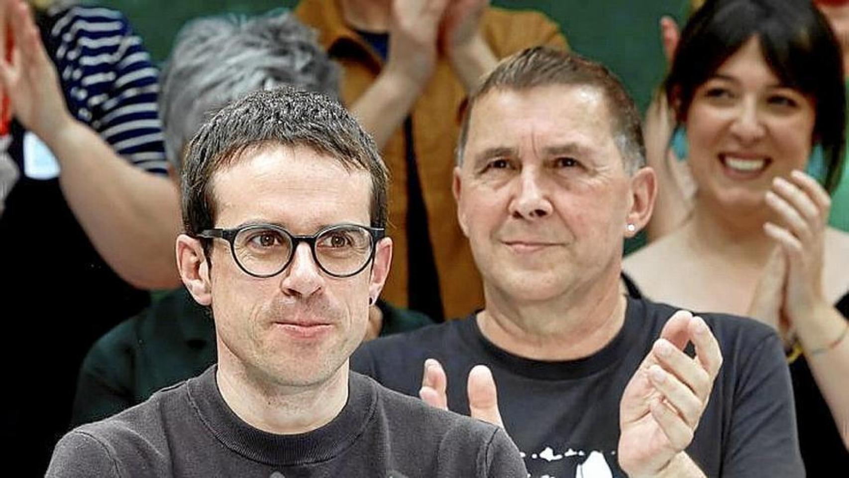 Pello Otxandiano y Arnaldo Otegi en un mitin.