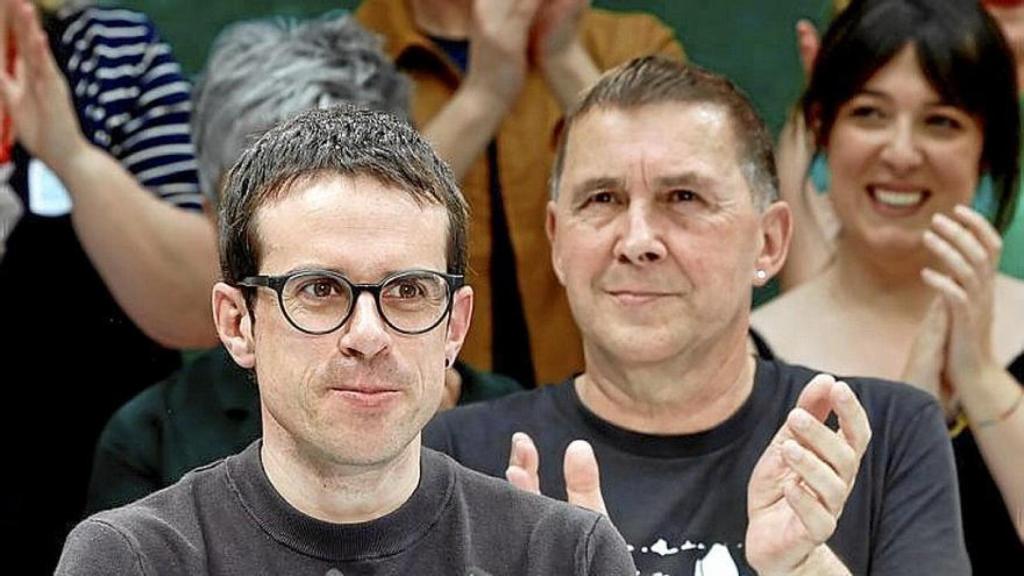 Pello Otxandiano y Arnaldo Otegi en un mitin.