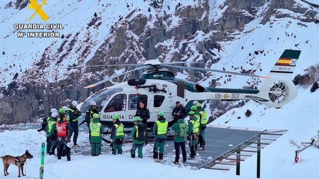 Miembros de la Guardia Civil en la búsqueda de los desaparecidos