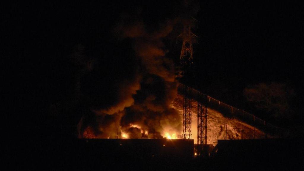 Incendio en Fuerte Tiuna, el complejo militar más grande de Venezuela, tras el bombardeo de Estados Unidos a Venezuela el 3 de enero de 2026.