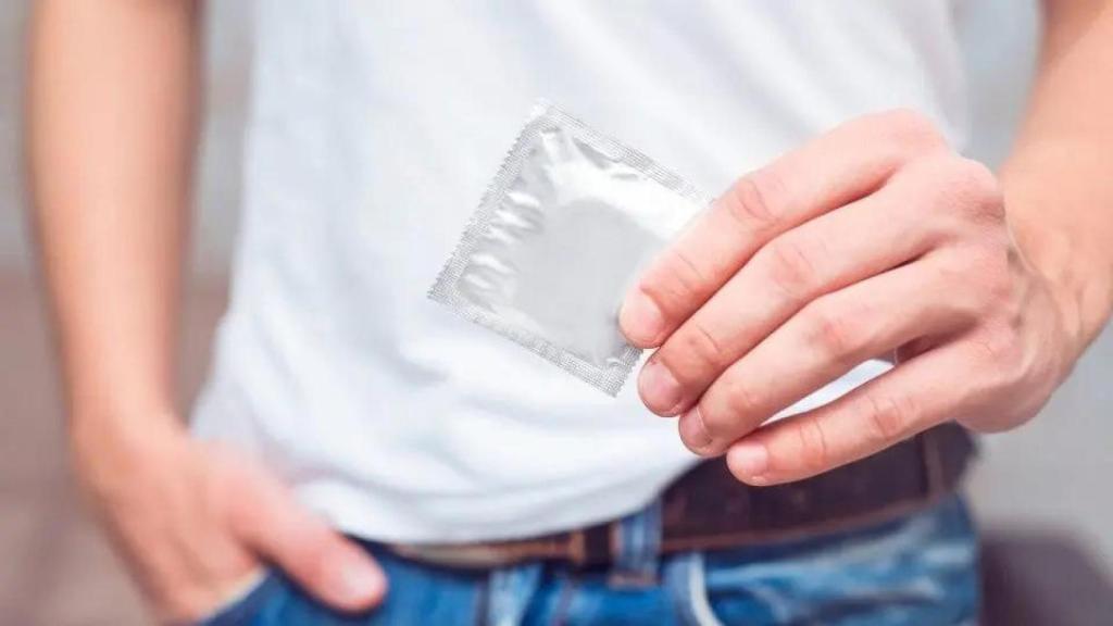 Según el doctor Juan Cespedes Manterola, jefe del servicio de Ginecología y Obstetricia de Policlínica Gipuzkoa, los métodos anticonceptivos más eficaces son el preservativo, masculino y el femenino, o los protectores bucales