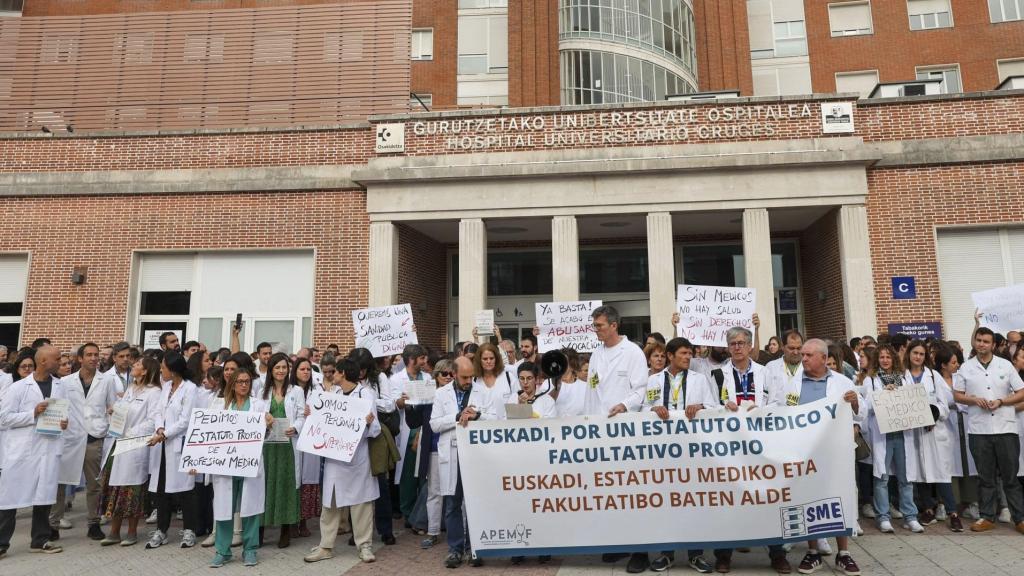 Una concentración frente al Hospital de Cruces por un estatuto propio en una imagen de archivo a 3 de octubre de 2025