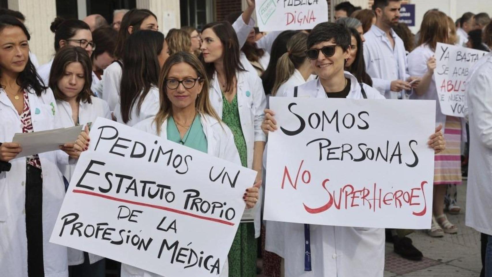 Concentración frente al Hospital de Cruces por un estatuto propio en una imagen de archivo a 3 de octubre de 2025