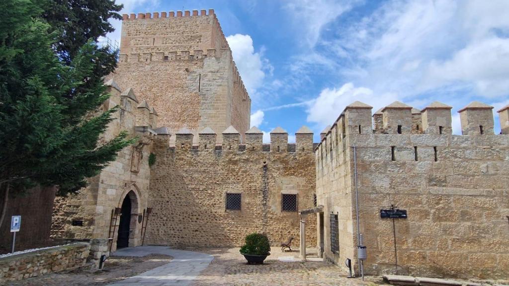 En lo más alto de la muralla, desde el castillo de Enrique II de Trastámara se tiene una preciosa vista del río Águeda