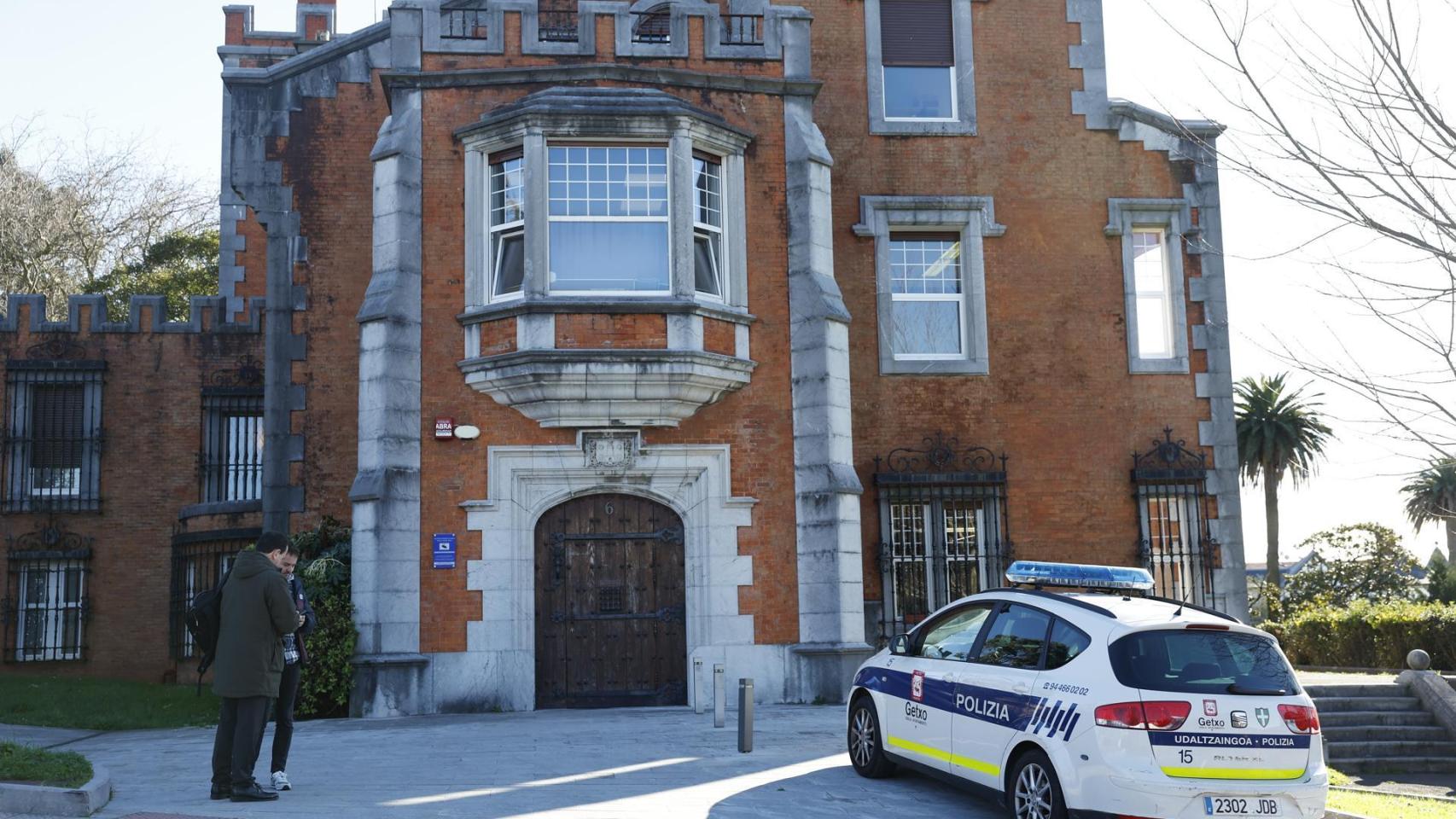 La Ertzaintza registra este miércoles el edificio de Santa Clara donde se encuentran las oficinas del área de Urbanismo del Ayuntamiento de Getxo