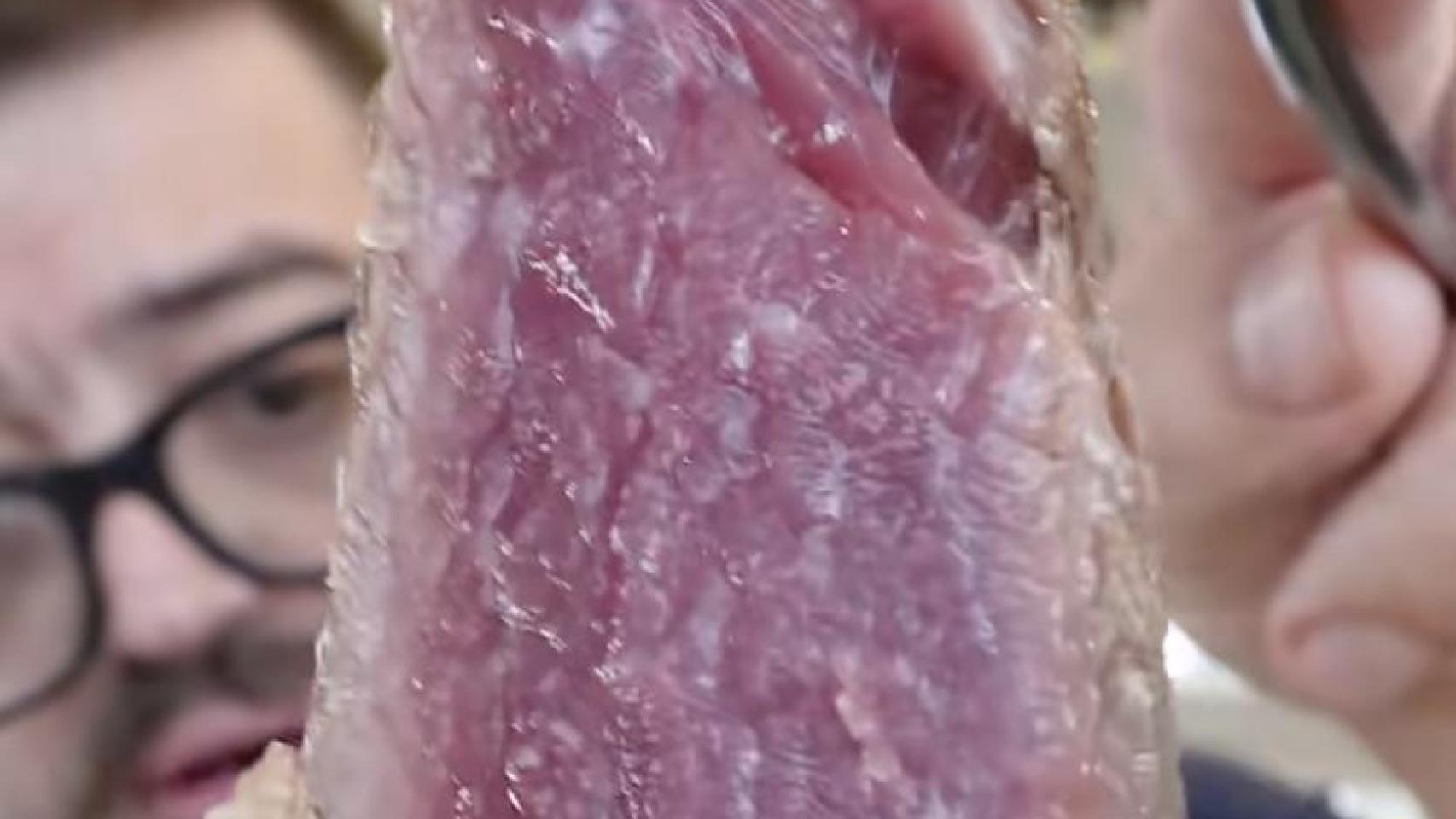 El 'foodie' Alfonso comiendo en un restaurante de Bizkaia.