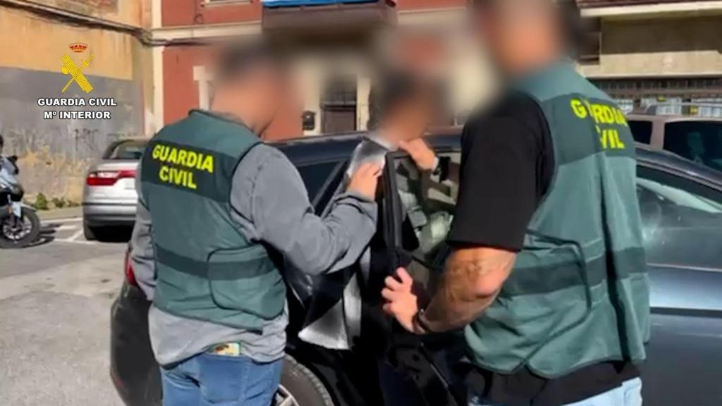 La Guardia Civil libera a un octogenario que estaba siendo utilizado para ejercer mendicidad y estafar por internet