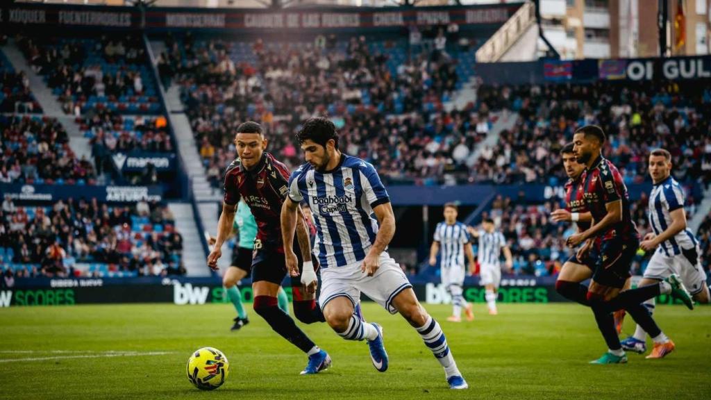 Gonçalo Guedes, durante el encuentro entre la Real Sociedad y el Levante en el Ciutat de Valencia.