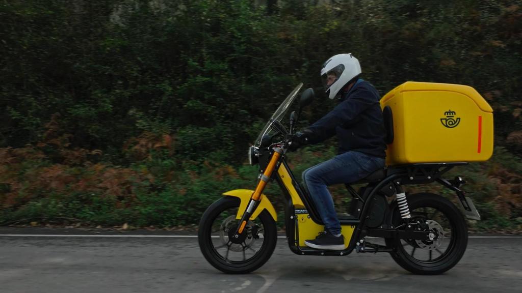 Una moto de Nuuk que trabaja para Correos.