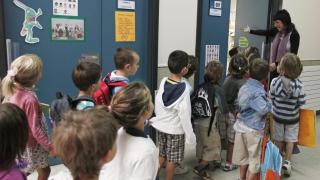 Los cierres de colegios públicos pone en pie a la comunidad educativa: No soluciona el problema