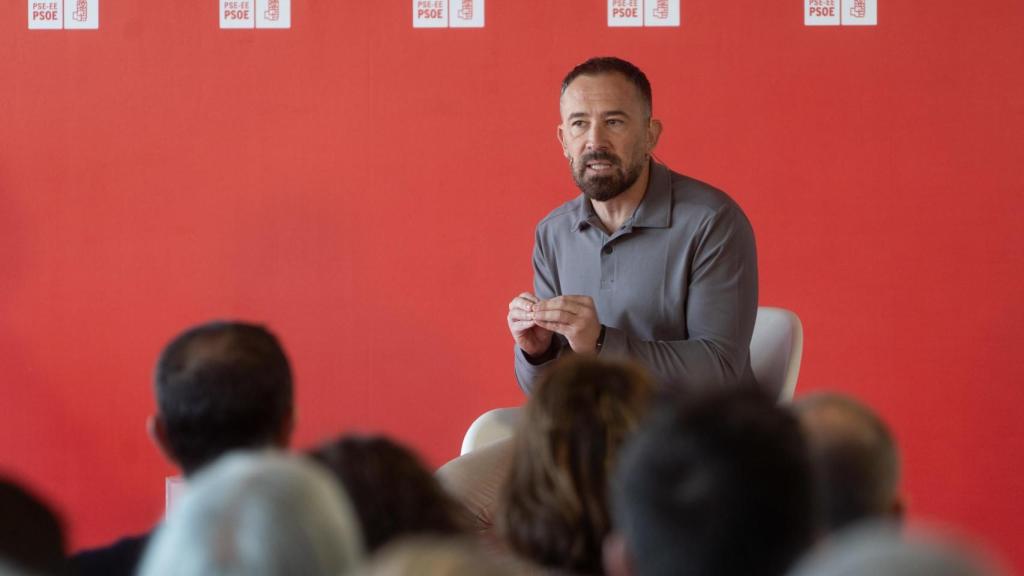 Denis Itxaso ha sido protagonista en esta jornada de información sobre la Ley de Medidas Urgentes en materia de Vivienda, Suelo y Urbanismo.