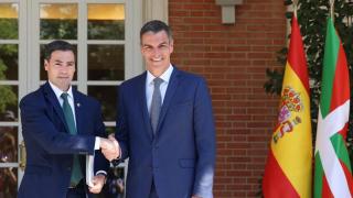 La última reunión en Moncloa entre Imanol Pradales y Pedro Sánchez.