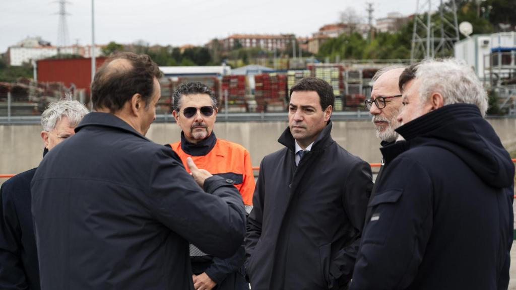 Pradales en su visita a Petronor