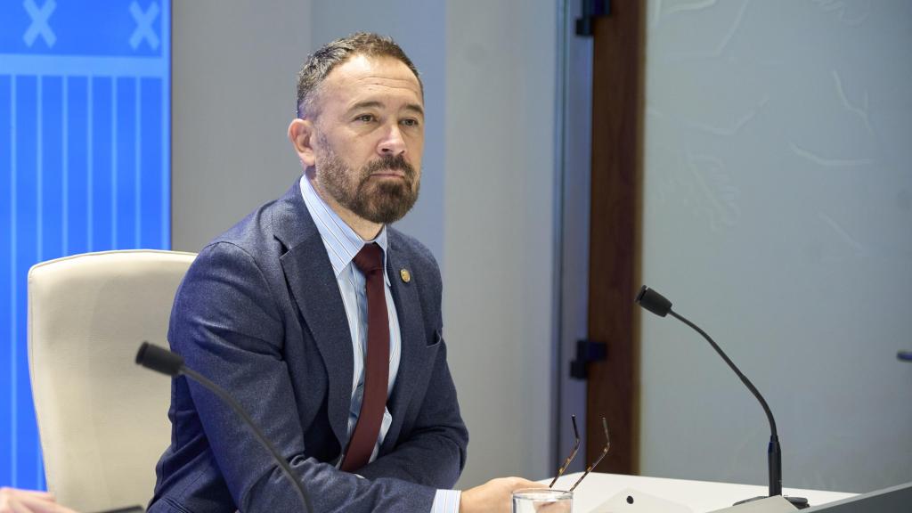 El consejero de Vivienda, Denis Itxaso