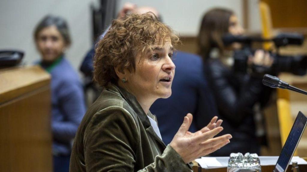 La parlamentaria de EH Bildu, Rebeka Ubera, en un pleno del Parlamento vasco, en una imagen de archivo