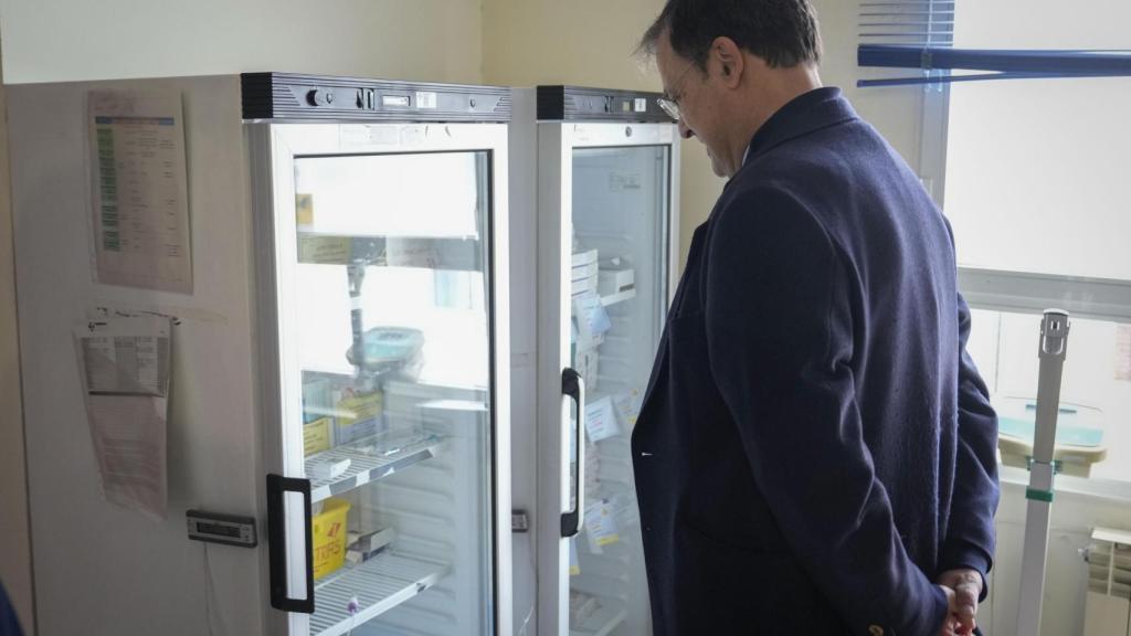 El consejero de Salud, Alberto Martínez, en su visita al Centro de Salud de Agurain