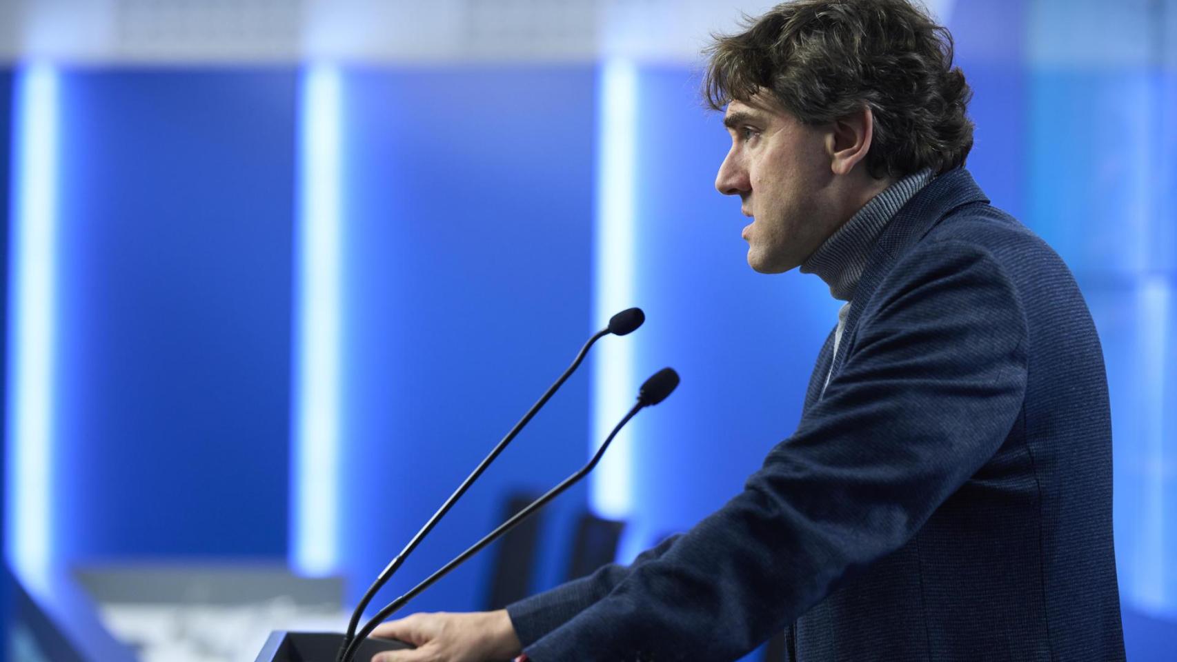 El secretario general del PSE-EE, Eneko Andueza, durante la rueda de prensa que ha celebrado este viernesgional