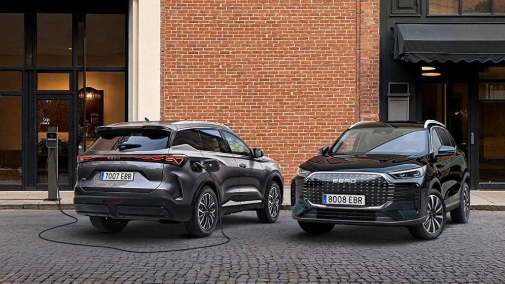 Dos modelos de la gama Ebro PHEV