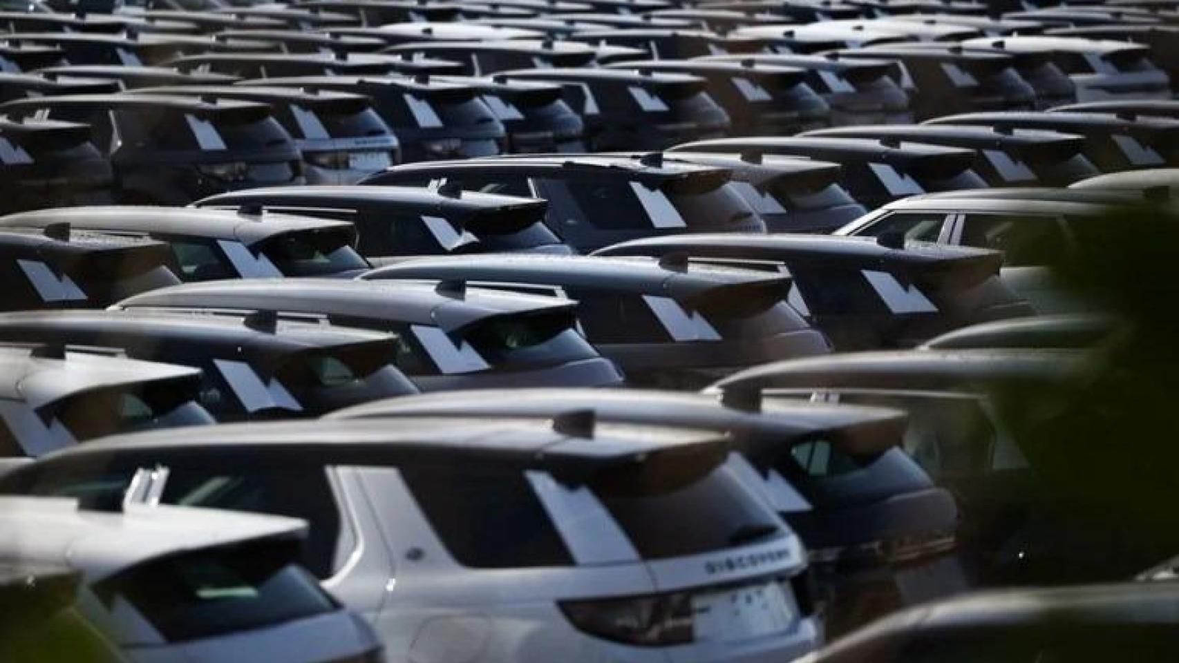 Coches a matricular en una imagen de archivo