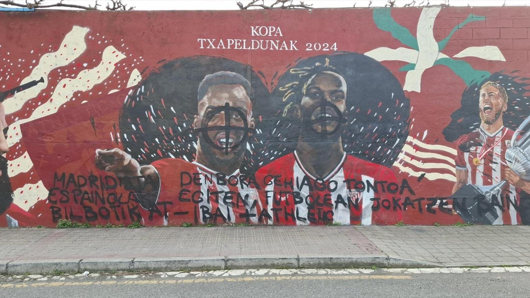 Cartel vandalizado de los hermanos Williams en Barakaldo