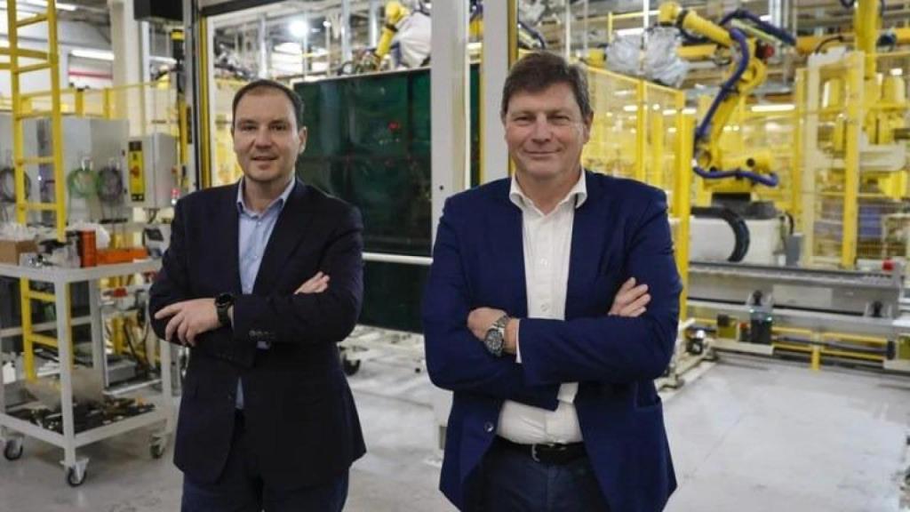 El presidente de Ebro, Rafael Ruiz, y el consejero delegado, Pedro Calef, en la planta de producción de Barcelona que antes era la antigua Nissan