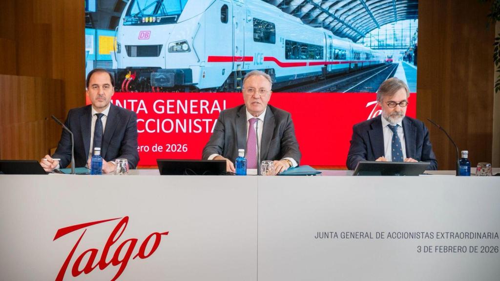 Rafa Sterling, director de Talgo; José Antonio Jainaga, presidente de Talgo; y Francisco Javier Gómez, Secretario no consejero del Consejo de Administración de Talgo.