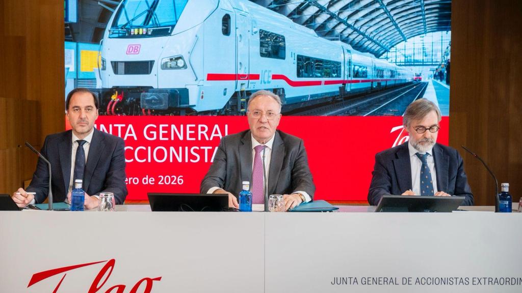 Rafa Sterling, director de Talgo; José Antonio Jainaga, presidente de Talgo; y Francisco Javier Gómez, Secretario no consejero del Consejo de Administración de Talgo.