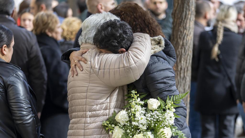 Amigos y familiares de las víctimas del accidente ferroviario en Adamuz.