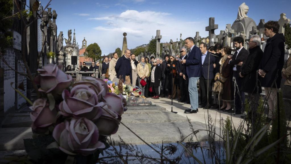 Homenaje en el cementerio de Polloe de San Sebastián a Fernando Múgica, asesinado por ETA hace 30 años