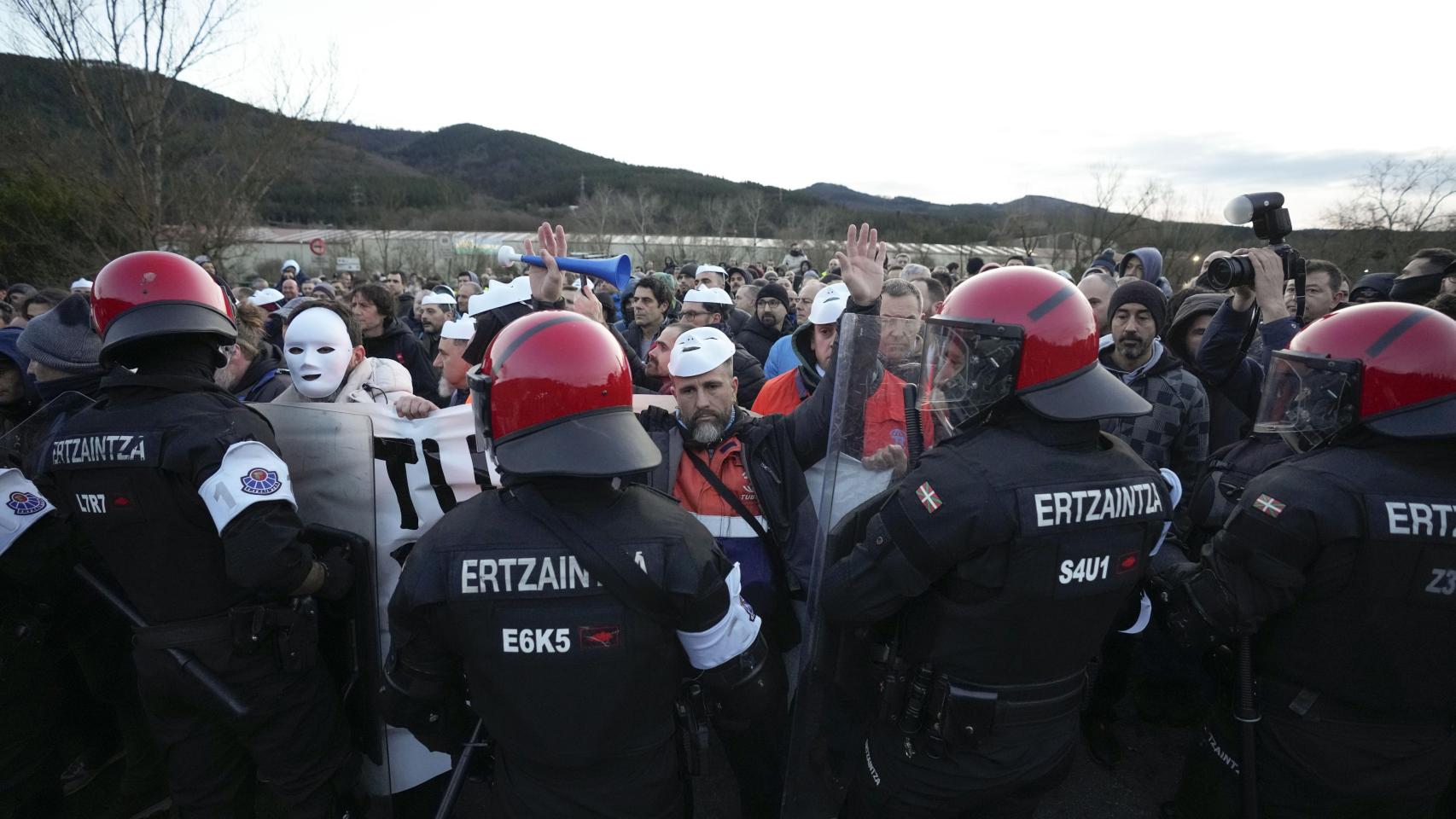 Imágenes de la primera huelga en Tubos Reunidos