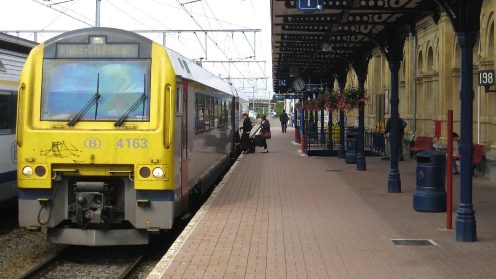 Tren de la SNCB, en circulación.