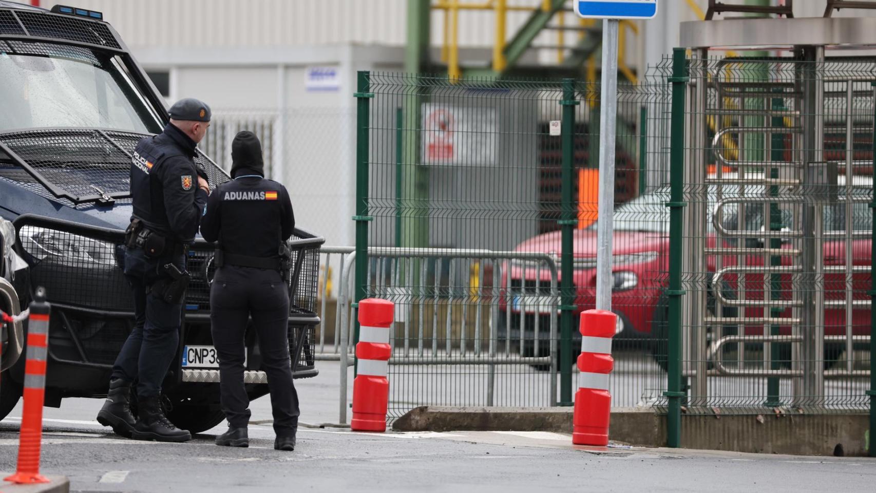 La Policía Nacional está registrando este martes la planta de Sidenor en el municipio vizcaíno de Basauri por orden de la Audiencia Nacional.
