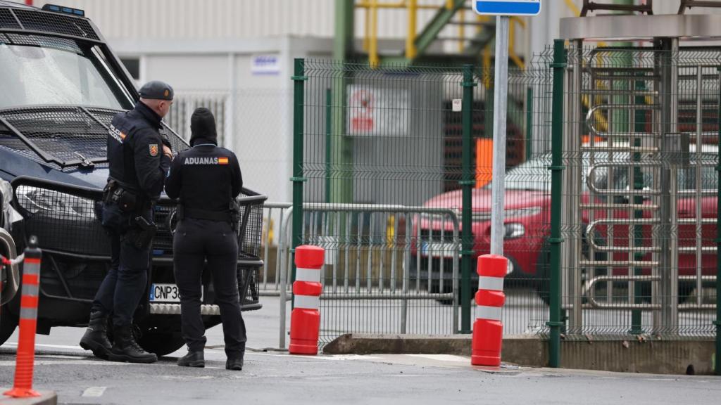 La Policía Nacional está registrando este martes la planta de Sidenor en el municipio vizcaíno de Basauri por orden de la Audiencia Nacional.