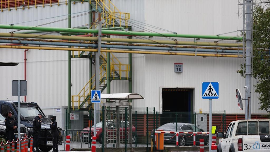 La Policía Nacional está registrando este martes la planta de Sidenor en el municipio vizcaíno de Basauri por orden de la Audiencia Nacional.
