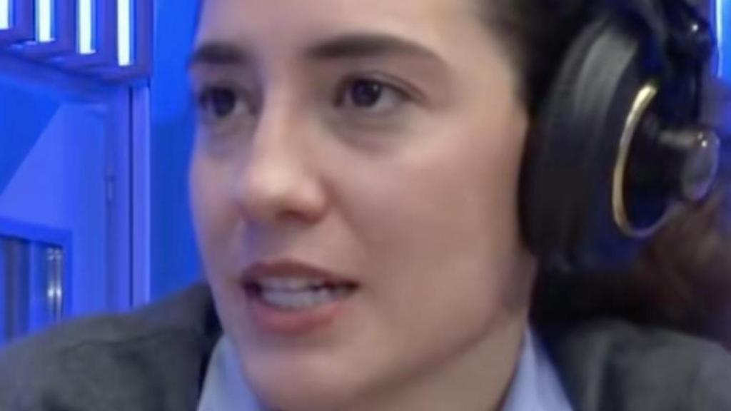 Leire Etxebeste, donostiarra que se marchó a EE. UU. a vivir, siendo entrevistada para Radio Euskadi.