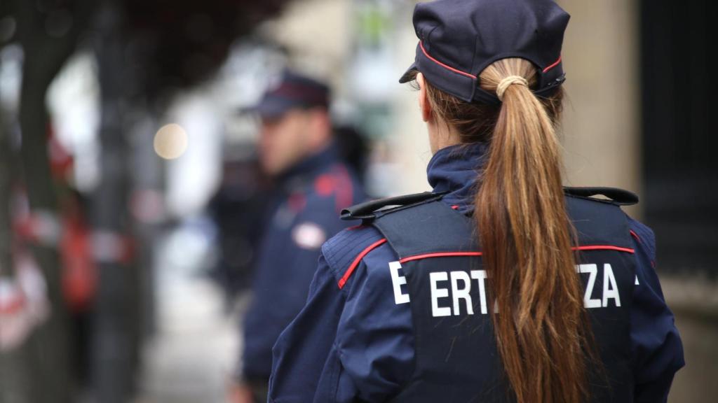 Denuncian la inundación de los vestuarios de la comisaria de Donostia: La Ertzaintza no es personal de segunda