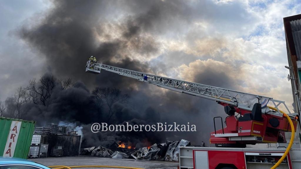 Incendio en una empresa de Sopuerta