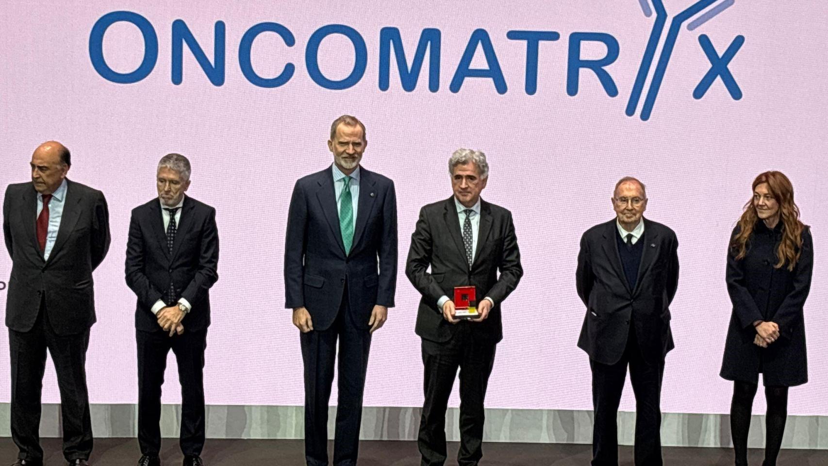 La empresa Oncomatryx recibe el galardón por parte del Rey Felipe VI.
