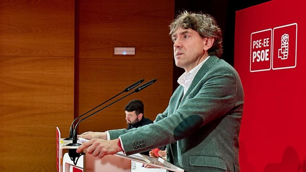 El líder del PSE-EE, Eneko Andueza, durante el acto.