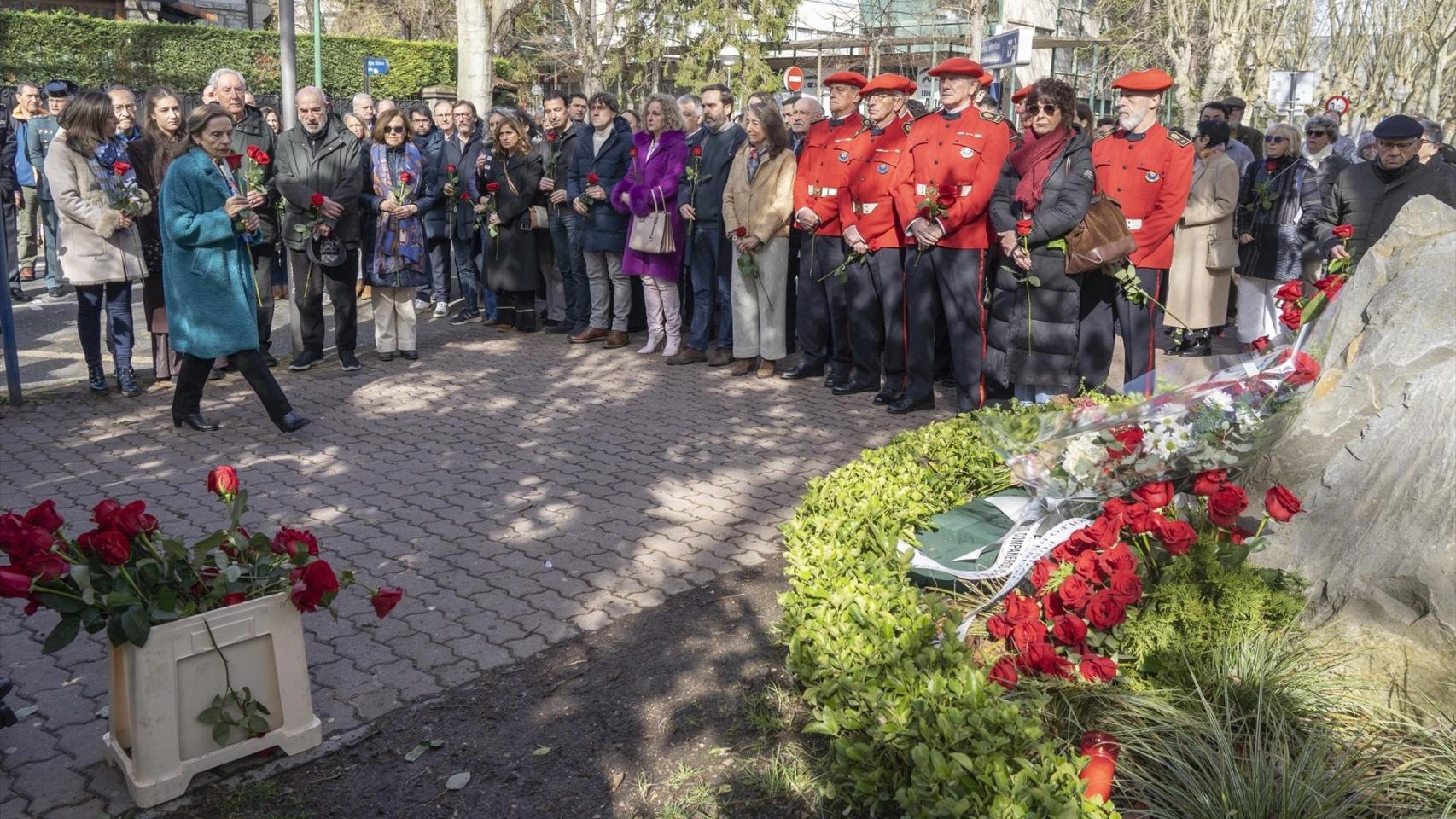 Homenaje en Vitoria-Gasteiz al político socialista Fernando Buesa y su escolta, el ertzaina Jorge Díez, asesinados por ETA en 2000.