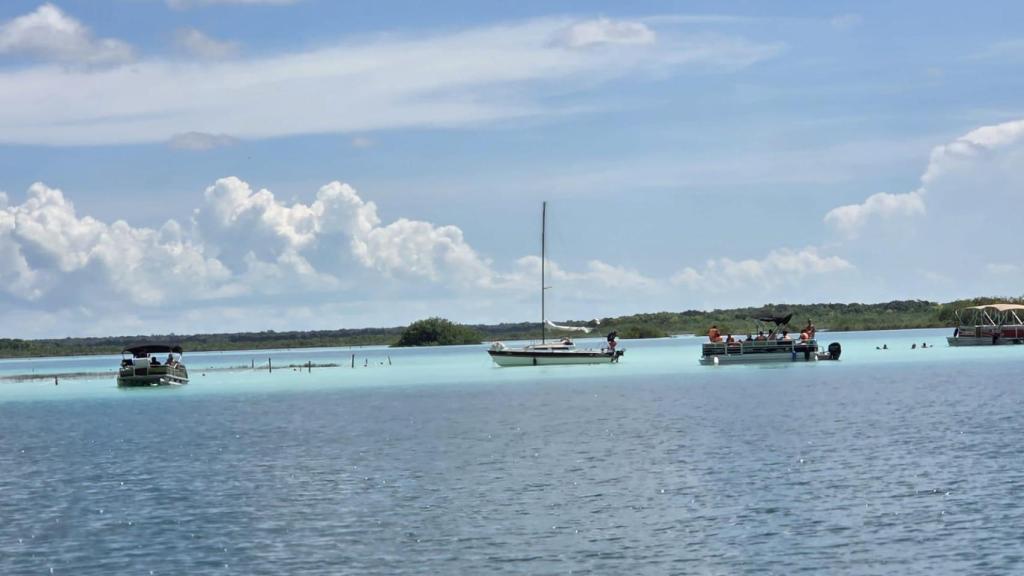 Bacalar fue conquistada en varias ocasiones por los piratas y después abandonada por su lejanía de la capital, que entonces era Mérida
