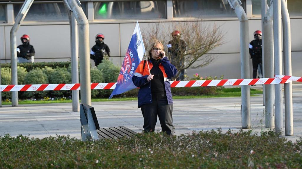 Trabajadores de Tubos Reunidos se concentran contra el ERE, frente al Palacio Euskalduna de Bilbao