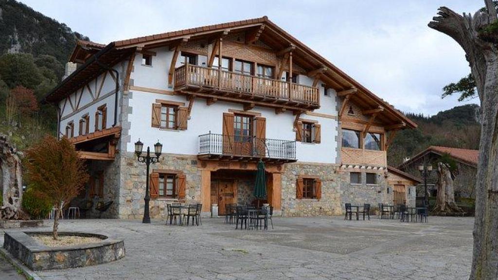 El restaurante inmerso en un monte que enamora a los vascos.