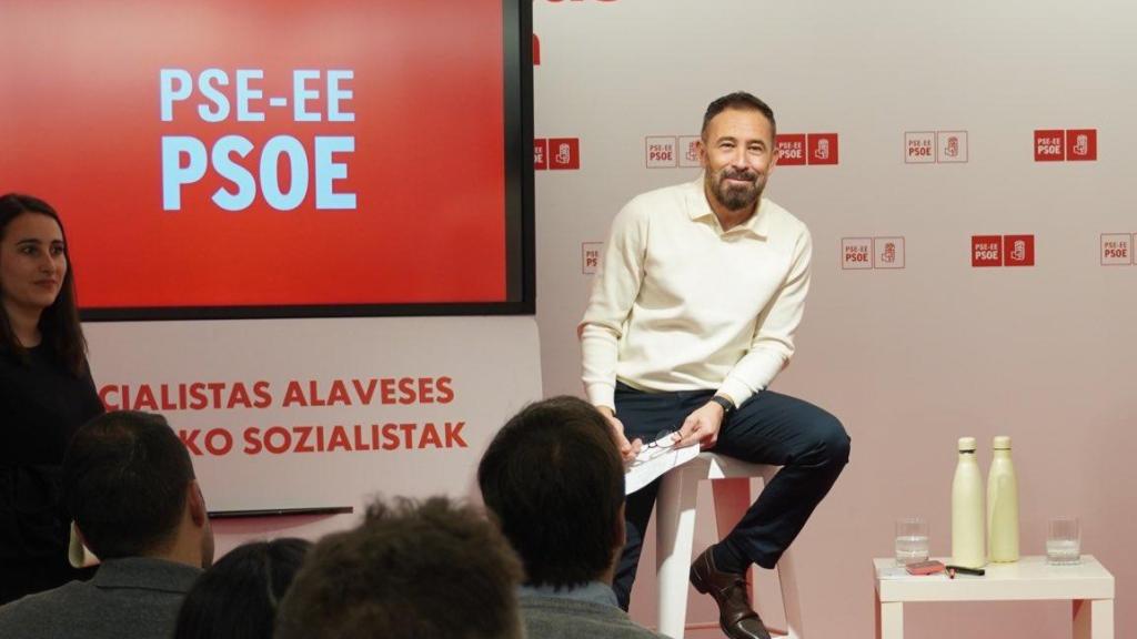 El consejero de Vivienda, Denis Itxaso, en la jornada celebrada hoy sobre la nueva Ley de Medidas Urgentes en materia de vivienda